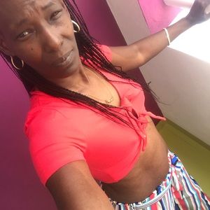 Meet your Posher, Leslie